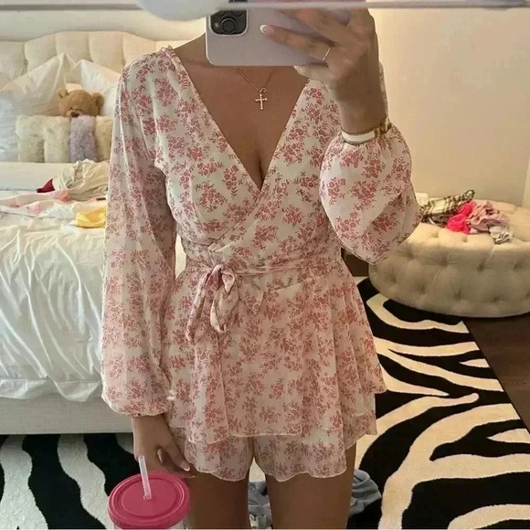 Floral romper   - Picture 1 of 4